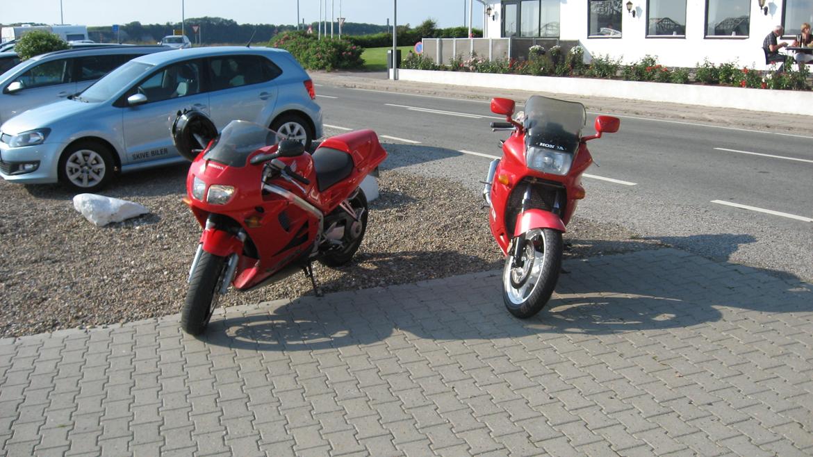 Honda VFR 750F - Den nye og den gamle VFR på tur sammen. billede 8
