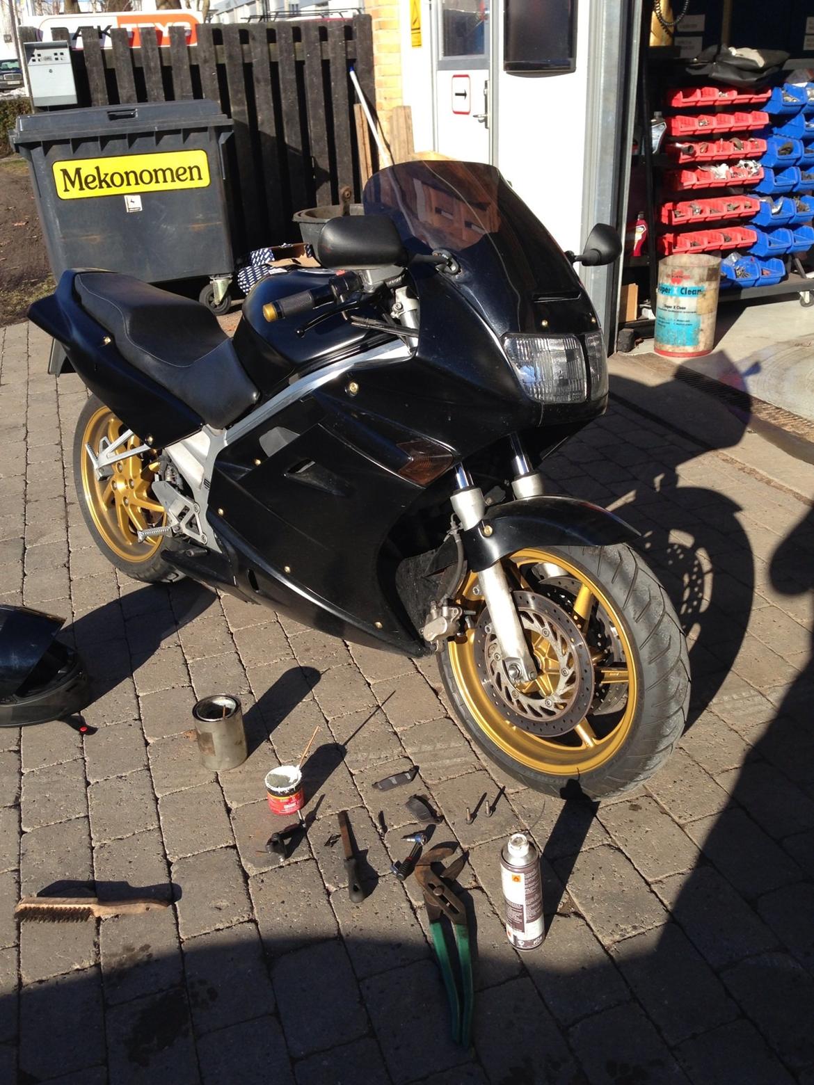 Honda vfr750f billede 3