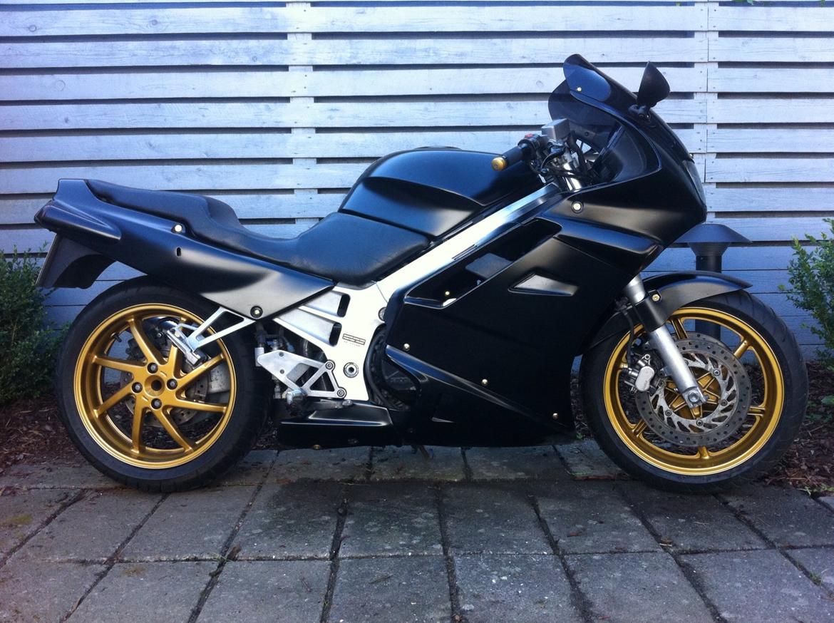 Honda vfr750f billede 9