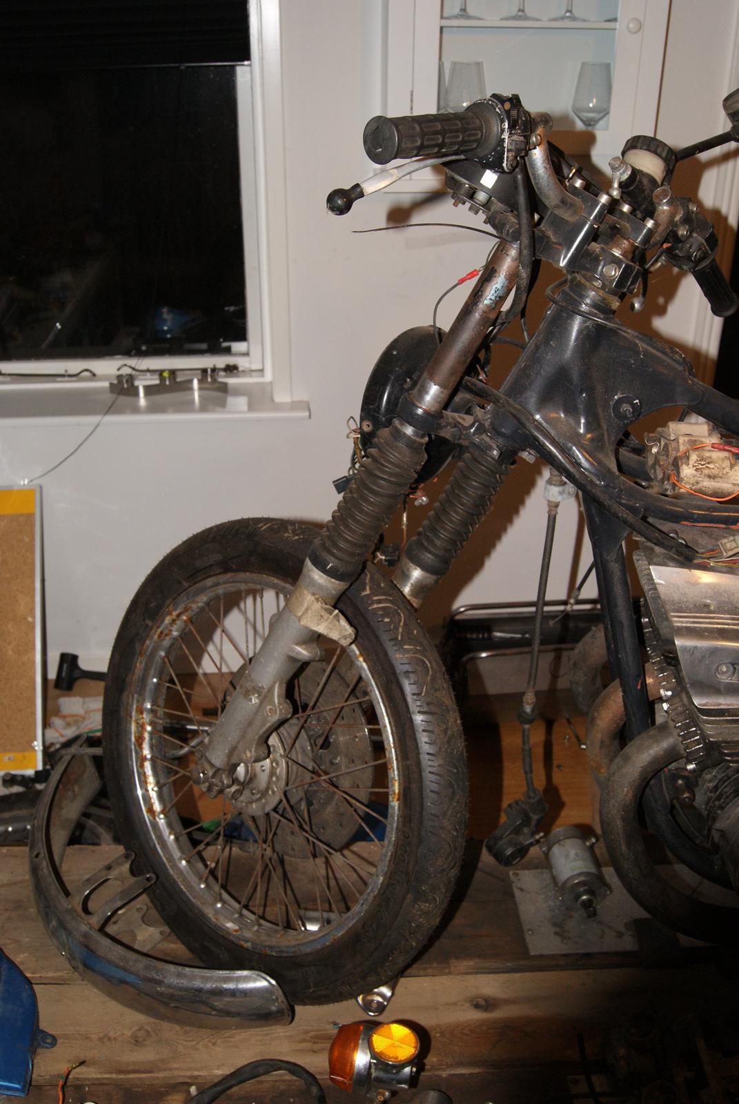 Suzuki GT 550 - under samling billede 8