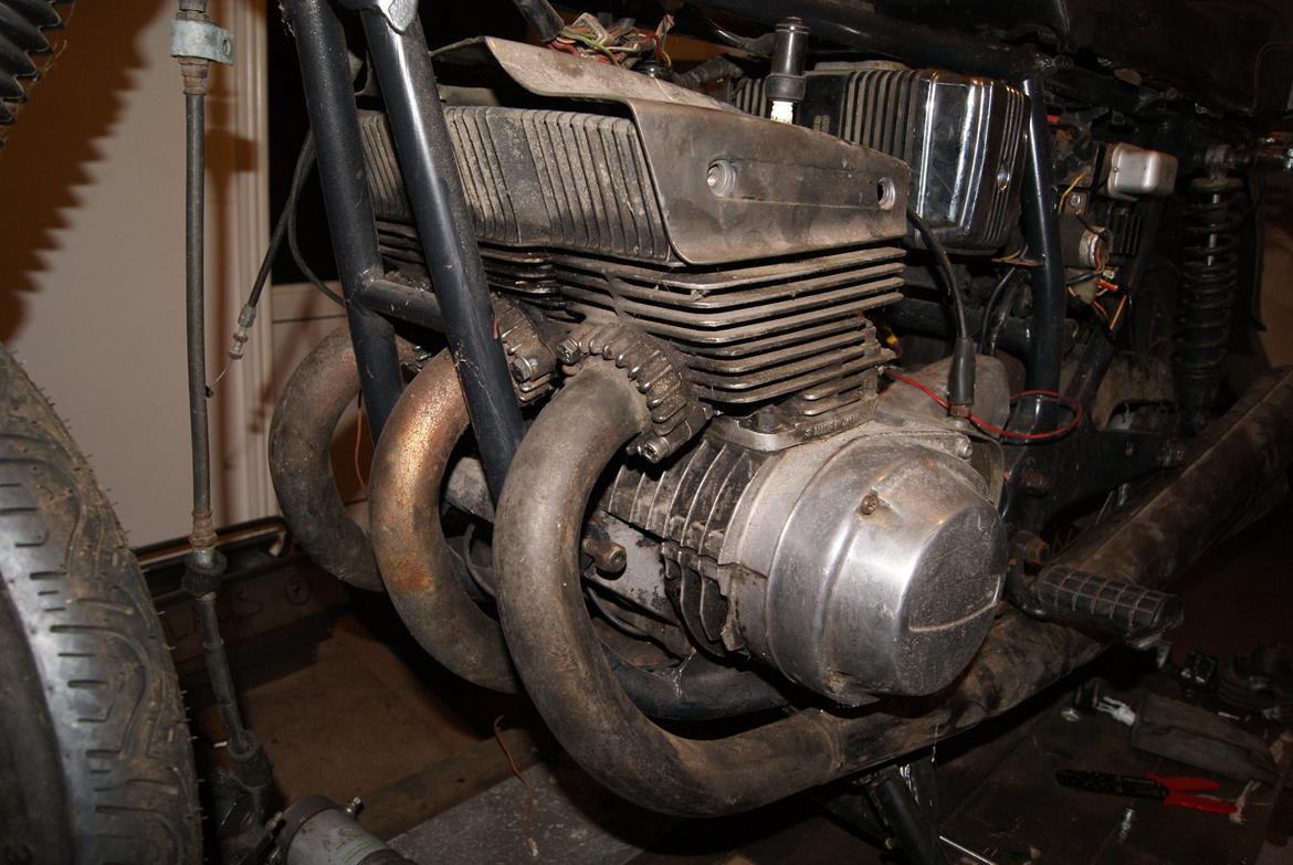 Suzuki GT 550 - under samling billede 9