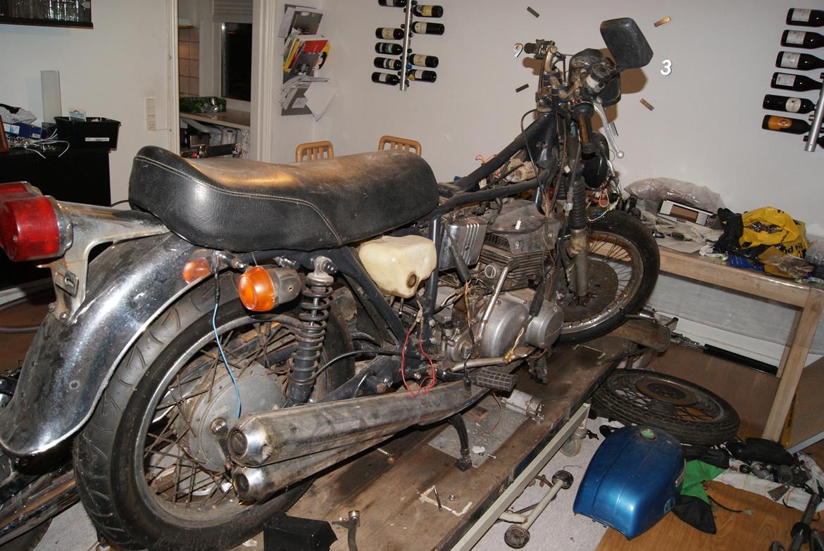 Suzuki GT 550 - under samling billede 12