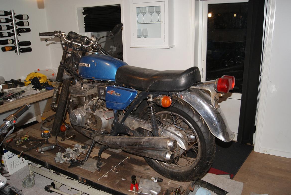 Suzuki GT 550 - under samling billede 6