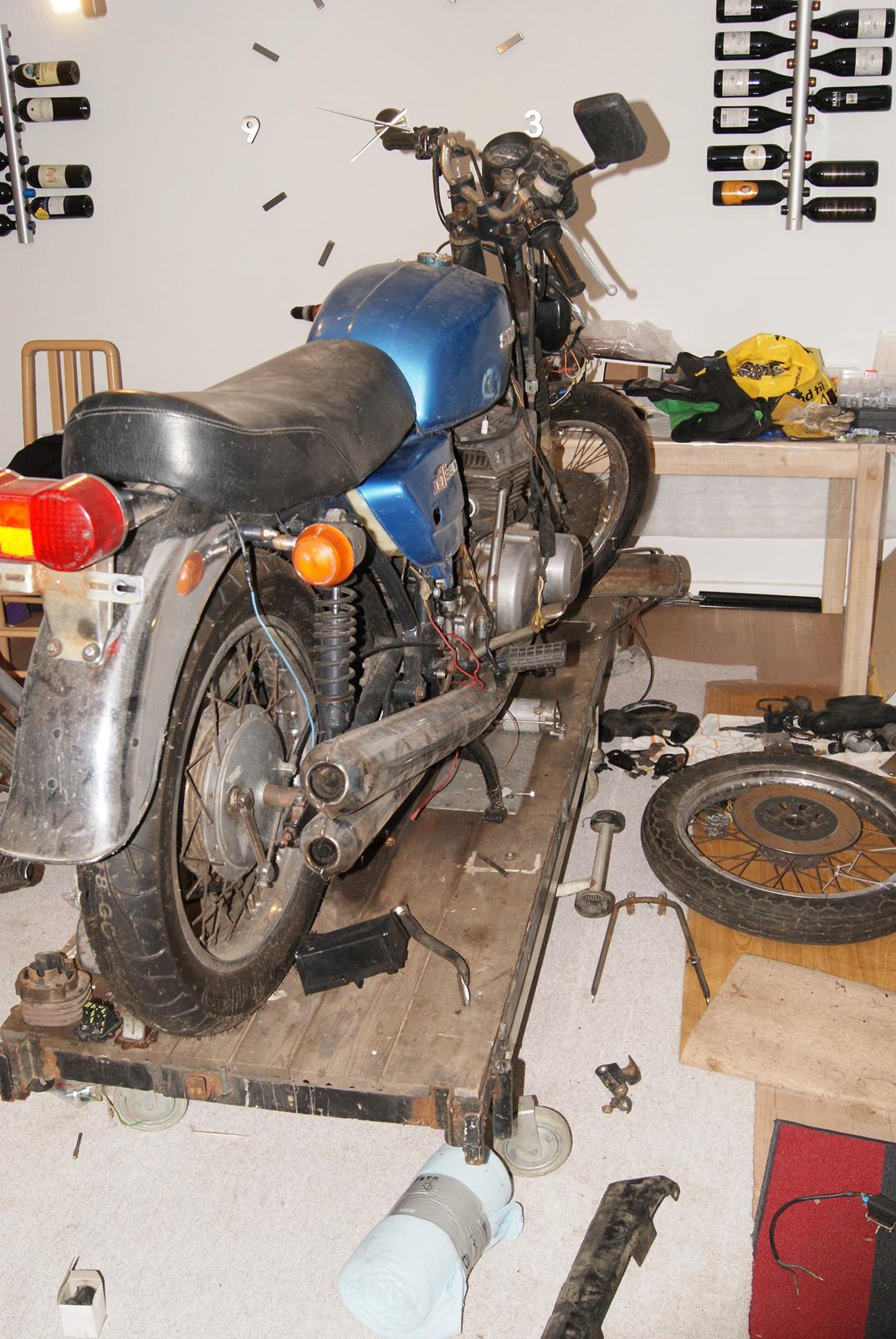 Suzuki GT 550 - under samling billede 15