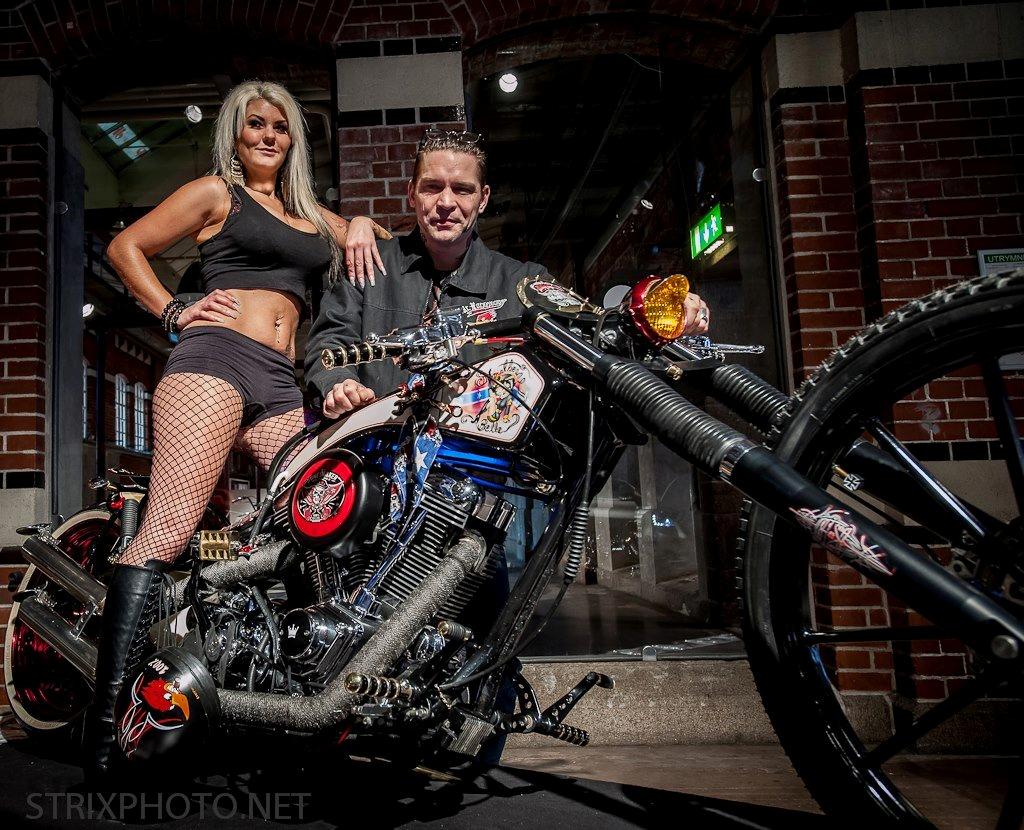 Harley Davidson twisted chopper dropseat... - ultimate power&paint costumshow i malmø ,model mille sara !!! billede 3
