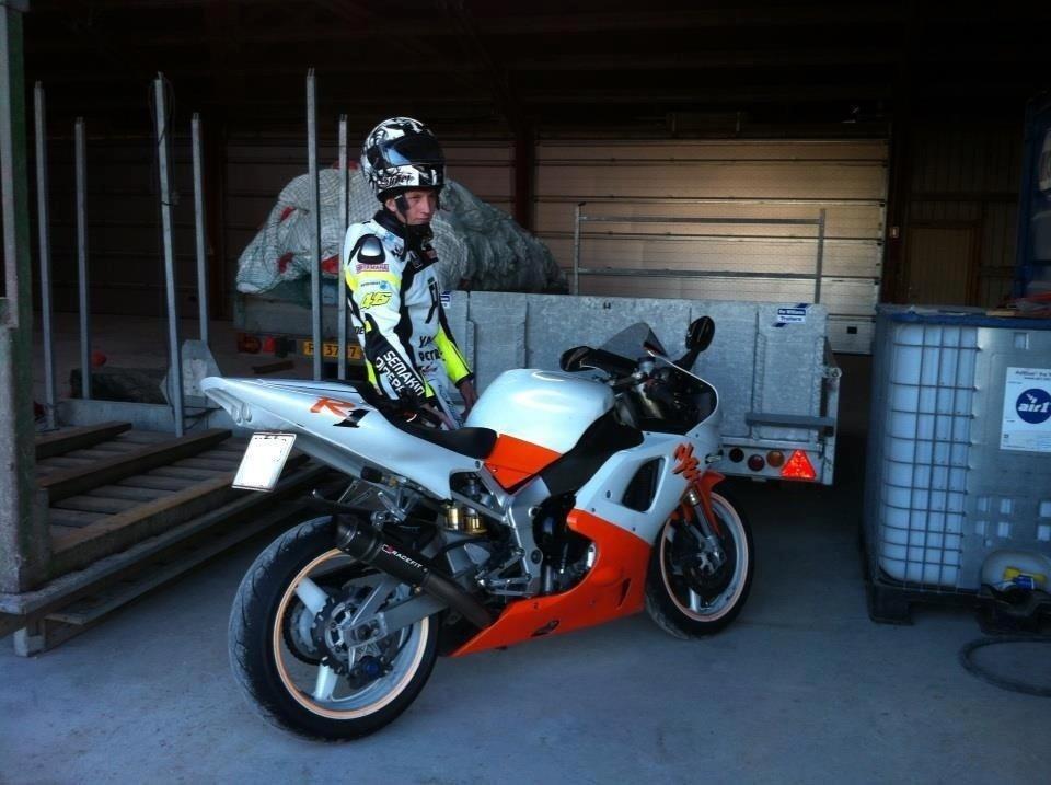 Yamaha YZF R1 billede 3