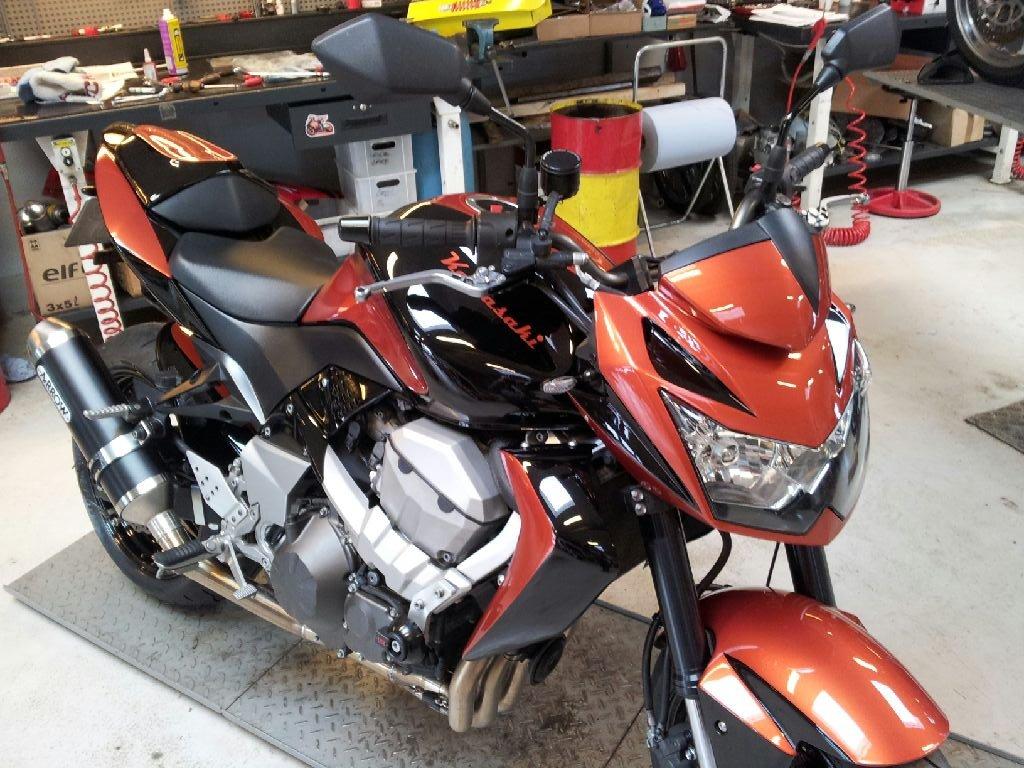 Kawasaki z750 - Så har fars baby fået nyt tøj, som er designet af far selv. Så nu skulle jeg gerne have fornøjelsen af at have en fuldstændig unik Mc. billede 1
