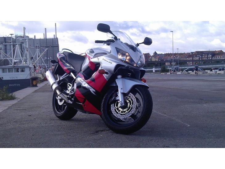 {{currentPhoto.altText}} billede {{currentPhoto.number}}