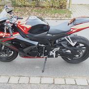 Suzuki Gsx-R 750 K8