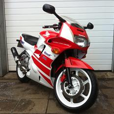 Honda CBR 600 F2 PC25