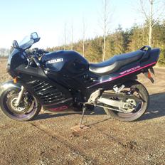Suzuki RF 900