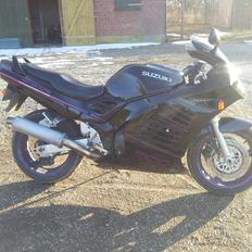 Suzuki RF 900