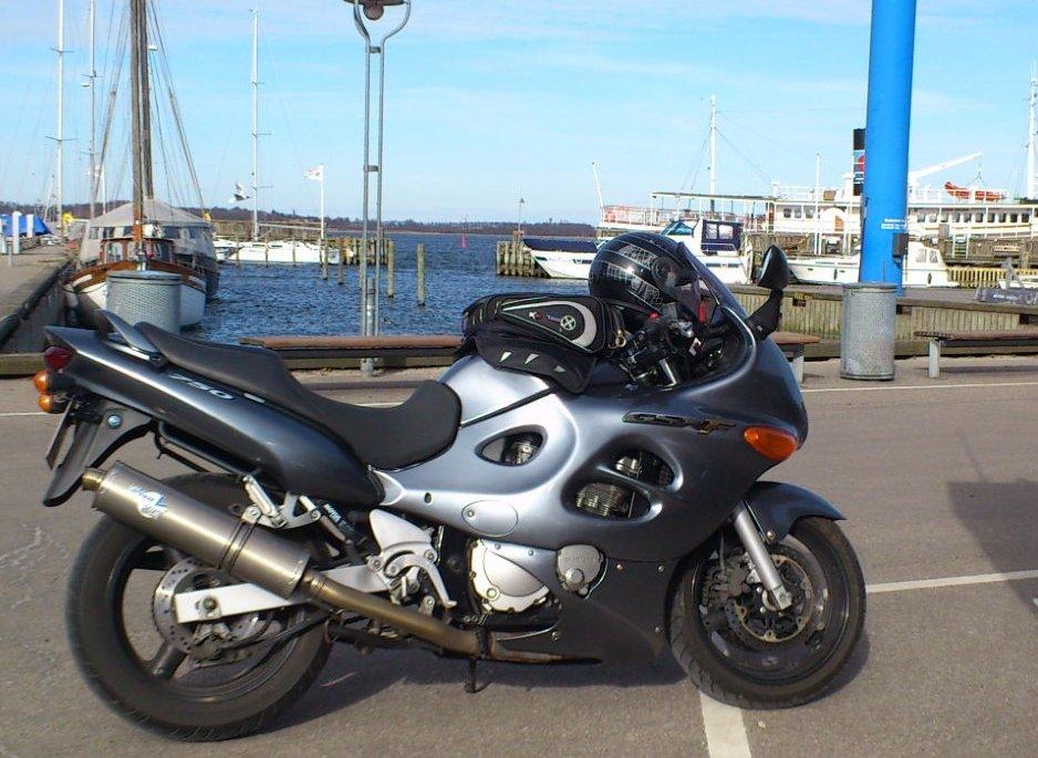 Suzuki gsx 750 f billede 4