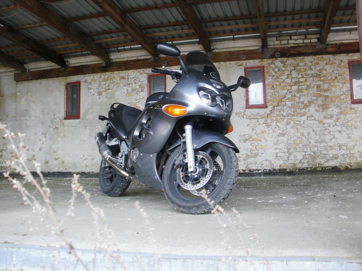 Suzuki gsx 750 f billede 1