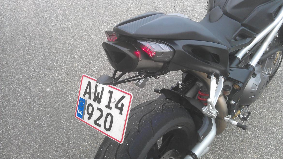 Benelli TNT 1130 - LED-baglygter m. indbyggede blink.
GPR Titanium potte.
Melotti Racing Nummepladeholder og -lys. billede 9