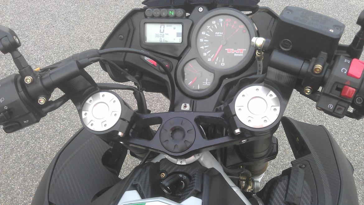 Benelli TNT 1130 - Robby Moto Styrbro og Clip-ons billede 11