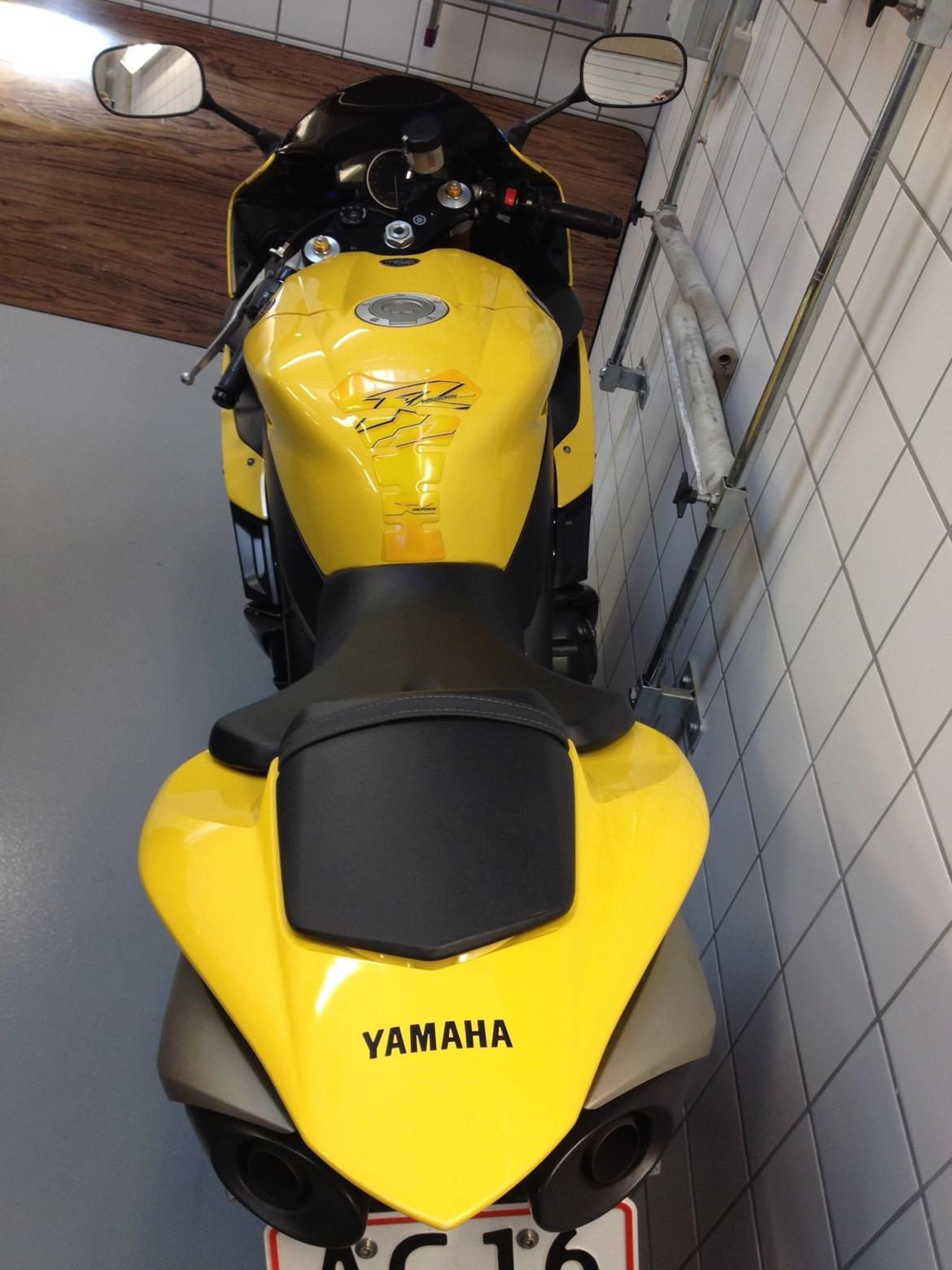 Yamaha YZF R1 Anniversary Edition "SOLGT" billede 1