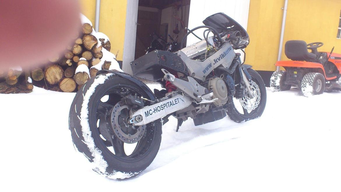 Honda X-11 Turbo - ja den er sænket og forlænget. der er lagt 18 cm i bagsvinger... aner ikke hvor meget den pt. er sænket, men den kan godt lige få lidt mere :-) billede 24