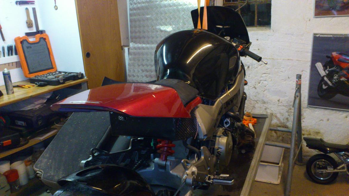 Honda X-11 Turbo - cyklen med solosæde fra en xx-blackbird. tror det bliver den der kommer på. billede 33