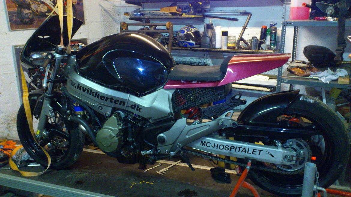 Honda X-11 Turbo - igen et billede med xx-blackbird solobagende. Der skal dog lige laves et letvægtsbagstel der passer, muligvis så det kan justeres i vinklen. billede 16