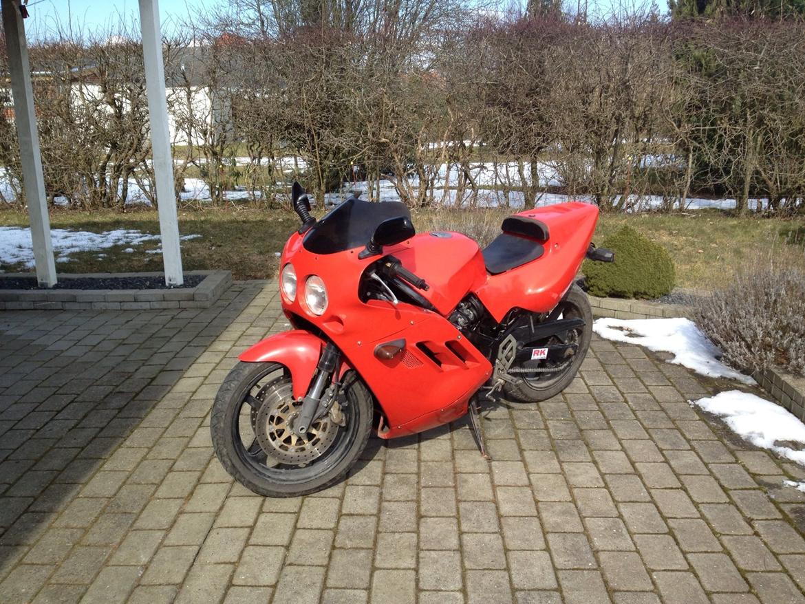 Suzuki Gsx 400 ( Gsxr 400 ) billede 1