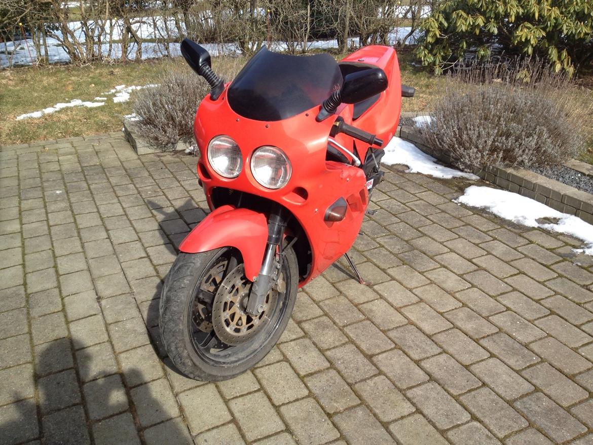 Suzuki Gsx 400 ( Gsxr 400 ) billede 2