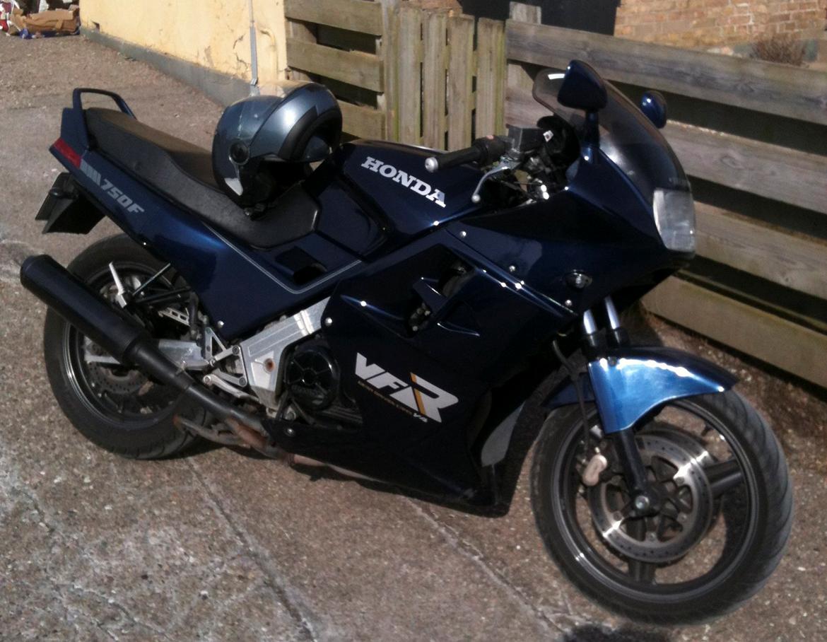 Honda VFR 750F - Lige taget ud af vinter hi..   billede 11