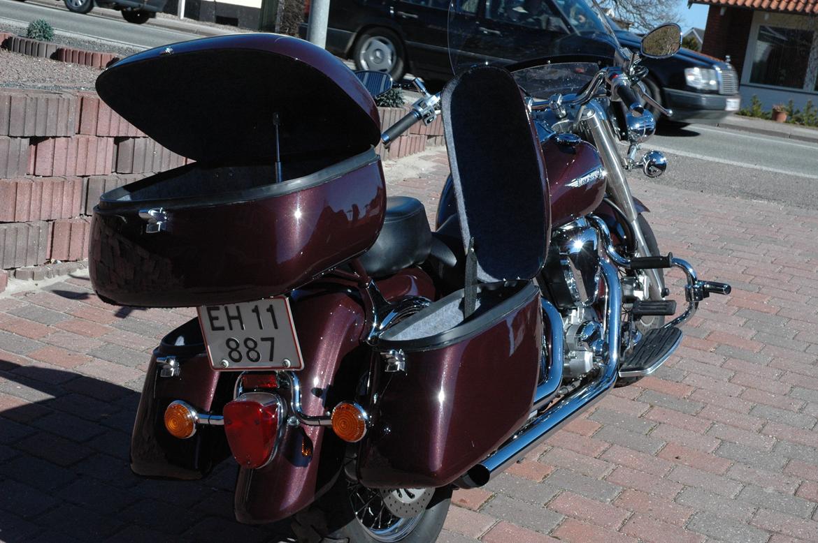 Yamaha xv 1600 Wild Star - Der er plads til 2 hjelme i topboksen. billede 9