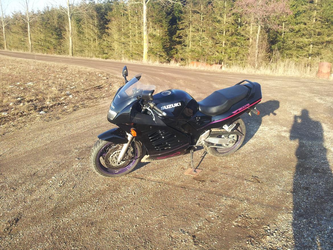 Suzuki RF 900 billede 4