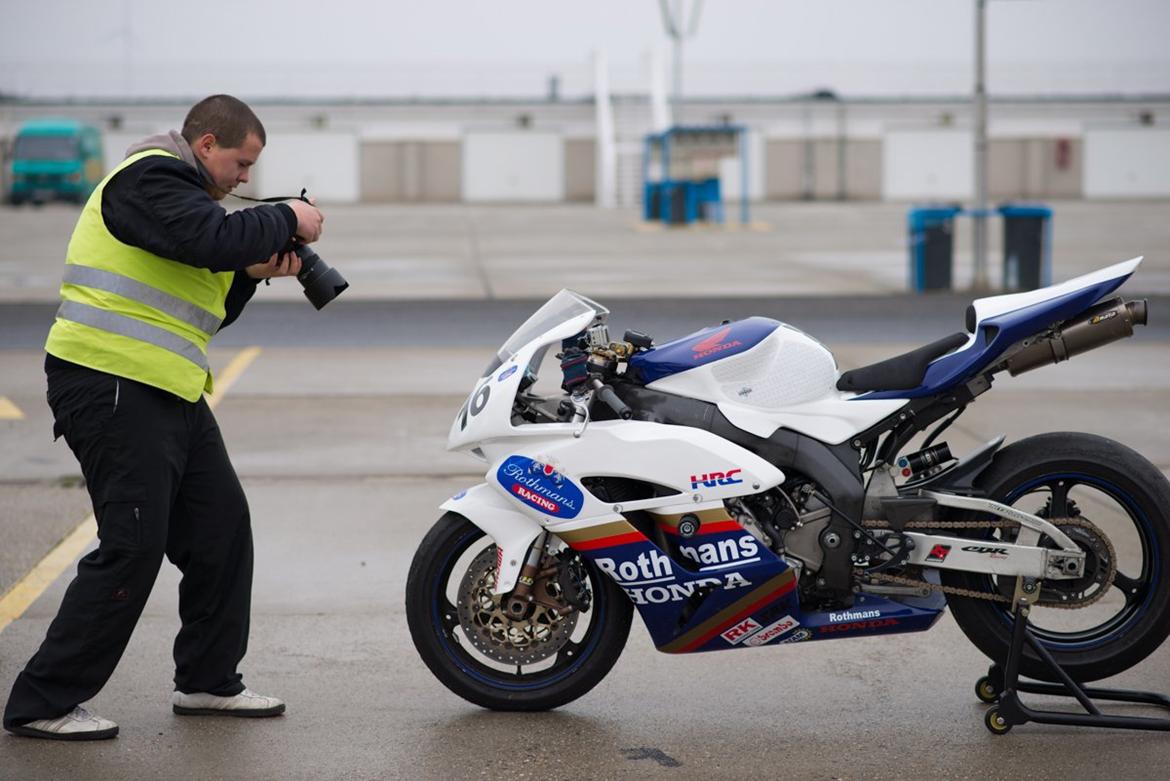 Honda CBR 1000 RR SC 57 - Fotografen skulle helt tæt på. billede 5