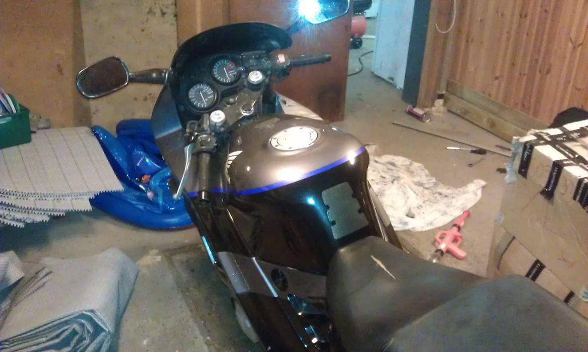Honda Cbr 600 F2 PC25 - Revne i sædet billede 3