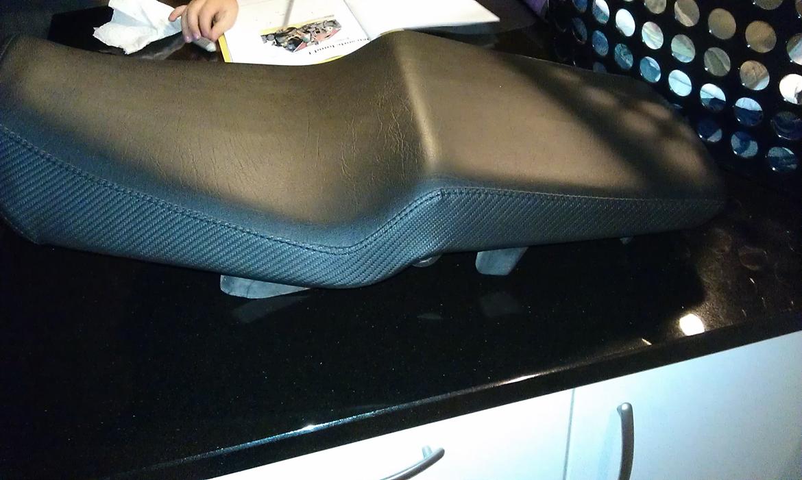 Honda Cbr 600 F2 PC25 - Sædet betrukket om med kabon look syet kant billede 9