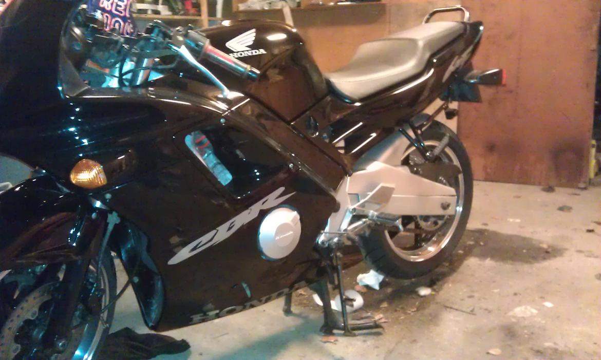 Honda Cbr 600 F2 PC25 - færdig arbejde med div, emblemer billede 1