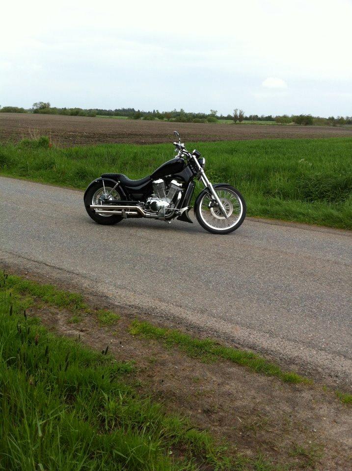 Suzuki Intruder VS800 billede 4
