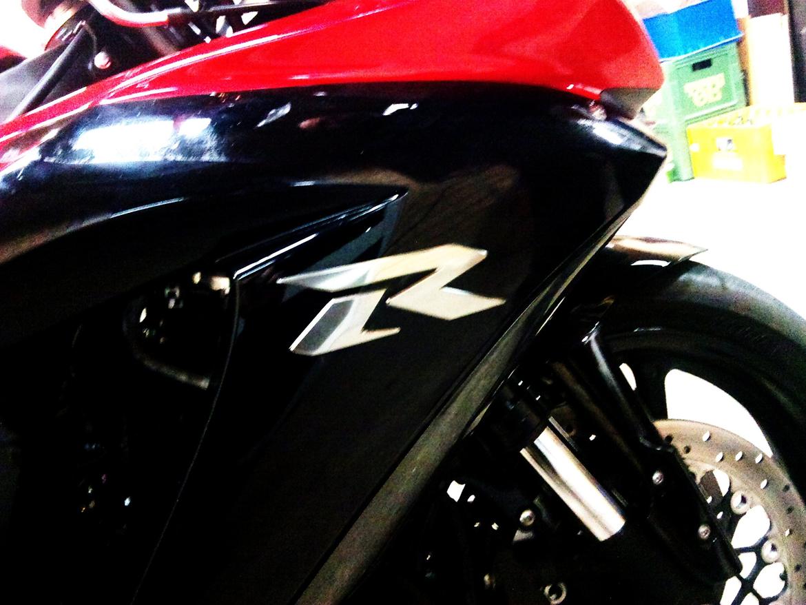 Suzuki Gsx-R 750 K8 - klistermærker fjernet kun gsx R tilbage. billede 8