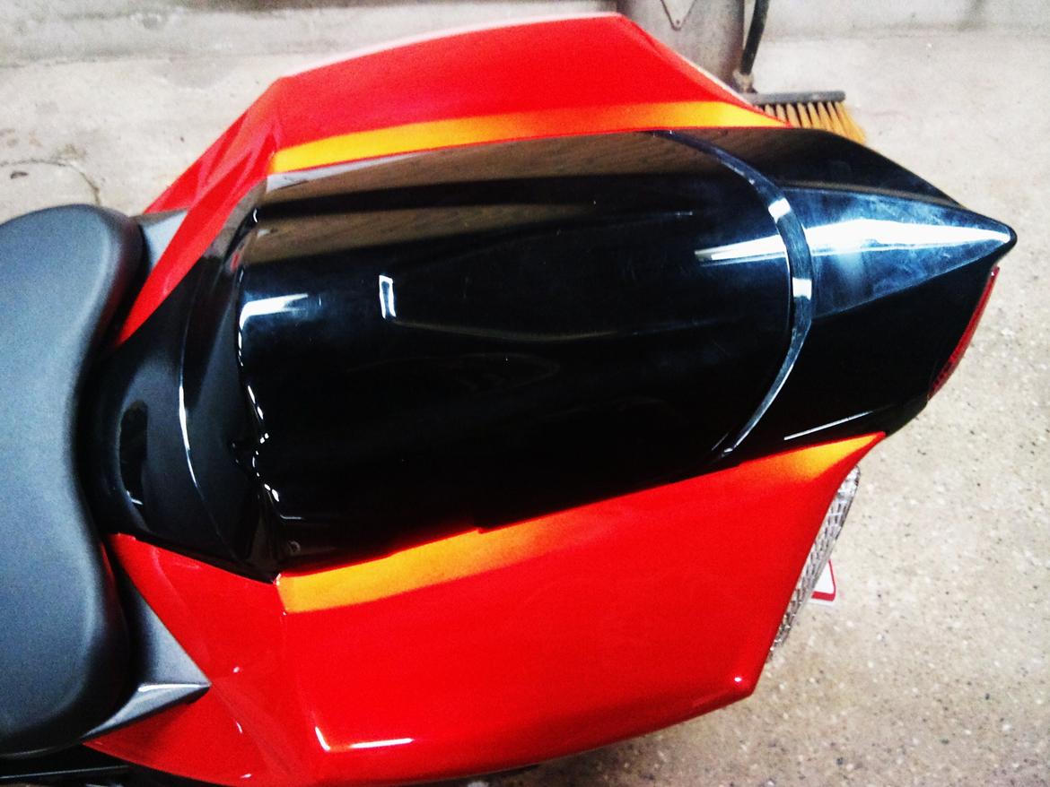 Suzuki Gsx-R 750 K8 - klistermærker fjernet billede 9