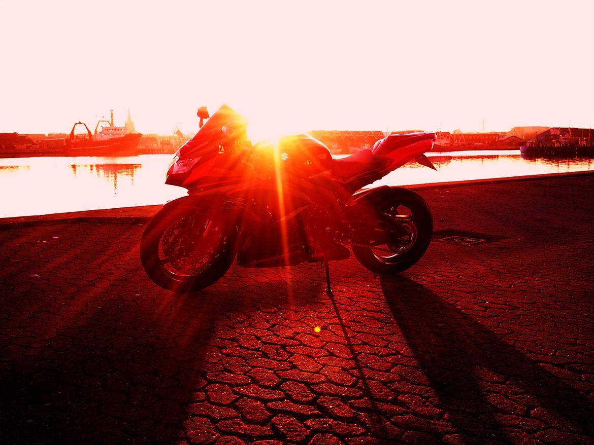 Suzuki Gsx-R 750 K8 -  et skud lige i solen. billede 10