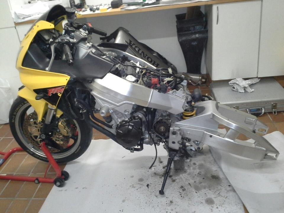 Honda CBR 900 RR Fireblade (SC44) billede 4