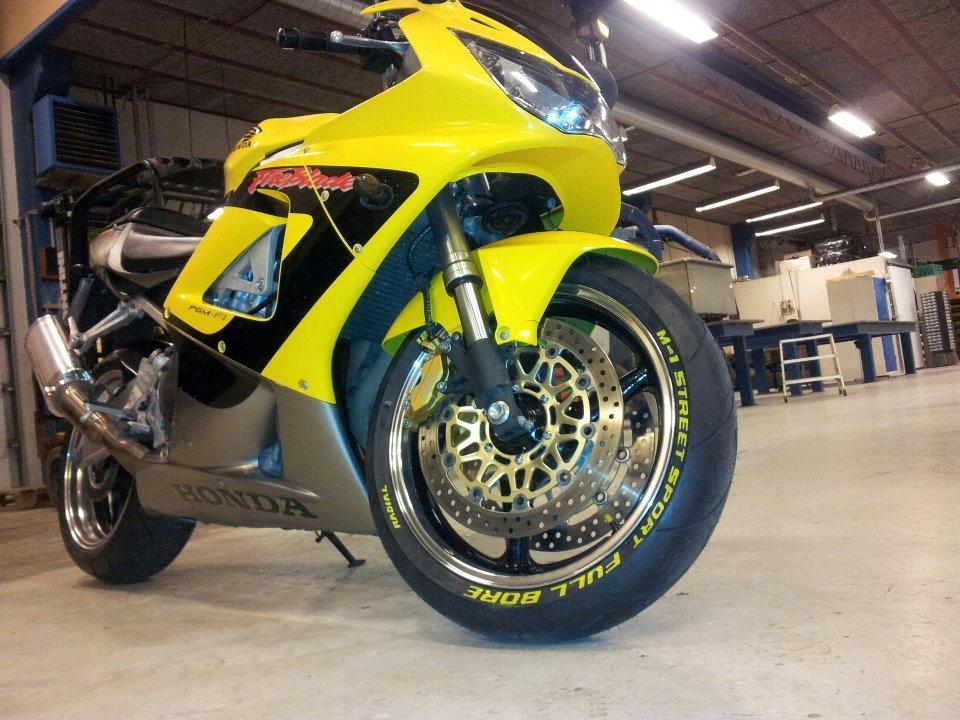 Honda CBR 900 RR Fireblade (SC44) billede 2