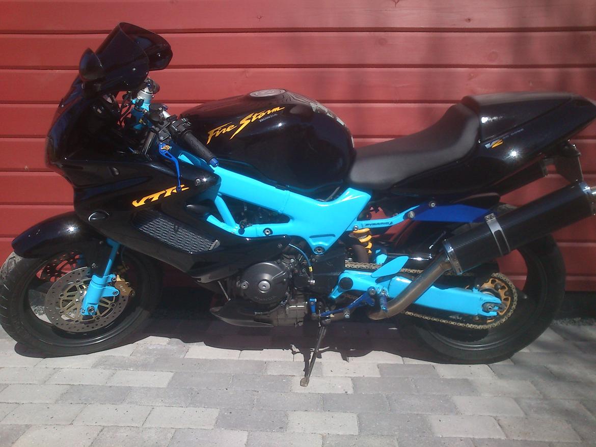 Honda vtr 1000 f billede 2