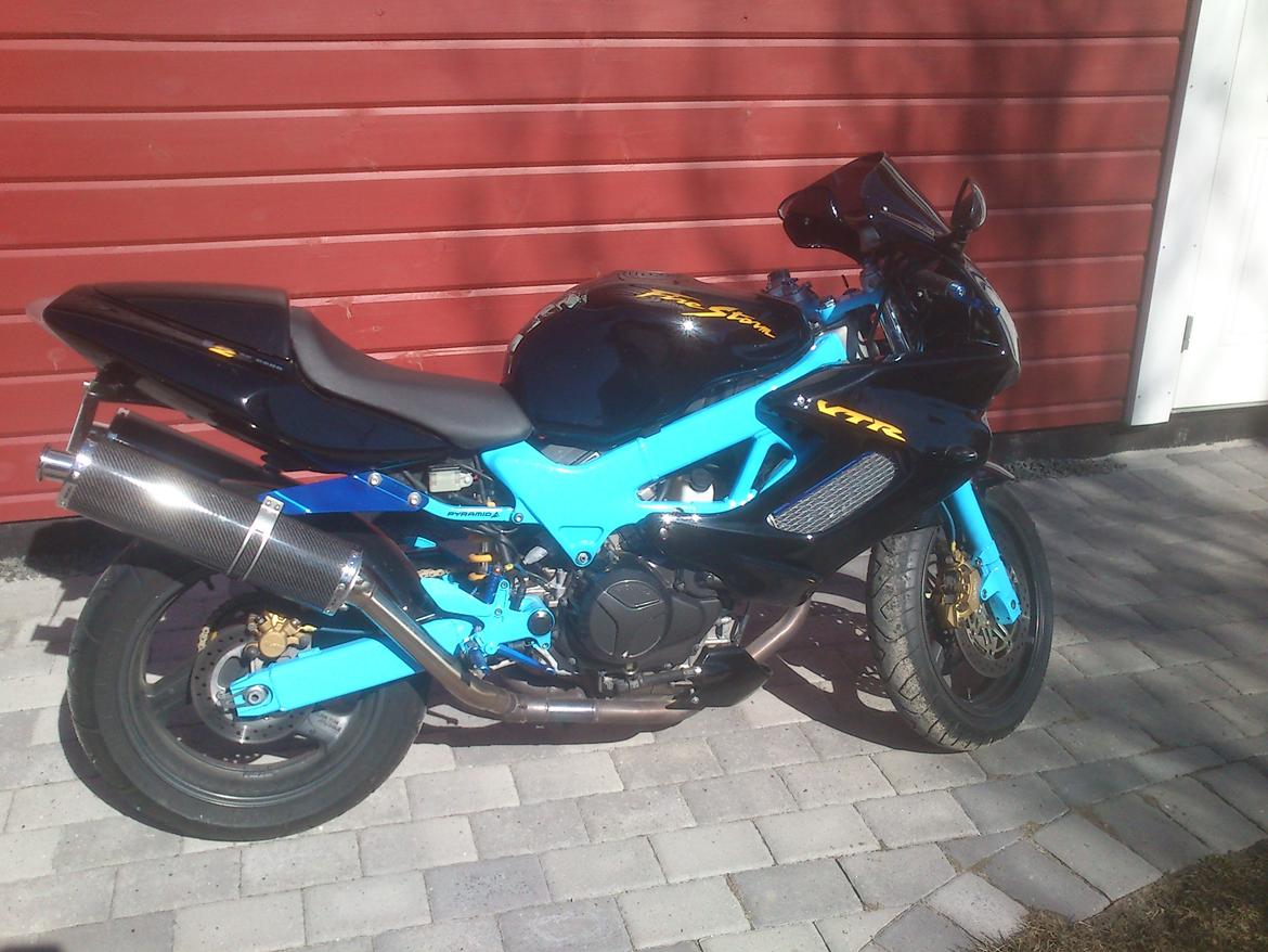 Honda vtr 1000 f billede 3