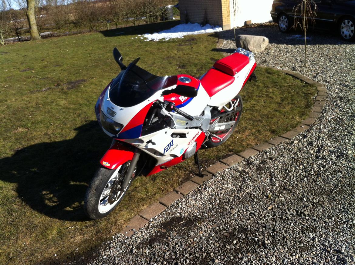 Yamaha FZR 600 billede 4