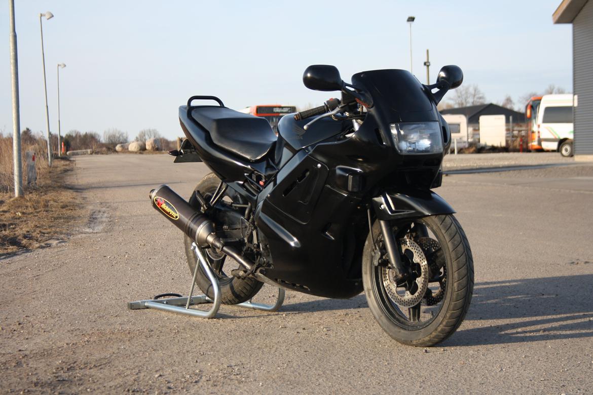 Honda CBR 600F PC 19/25 Black Pearl Edition billede 3