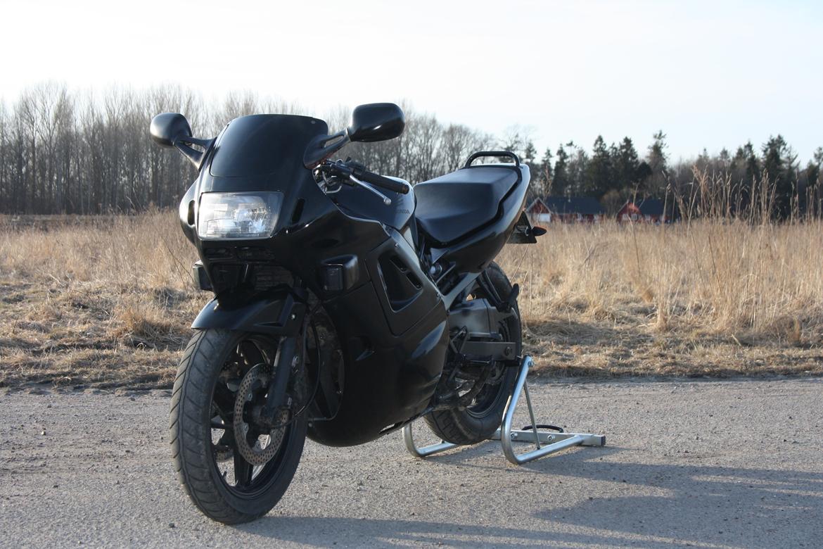 Honda CBR 600F PC 19/25 Black Pearl Edition billede 4
