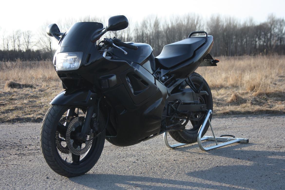 Honda CBR 600F PC 19/25 Black Pearl Edition billede 5