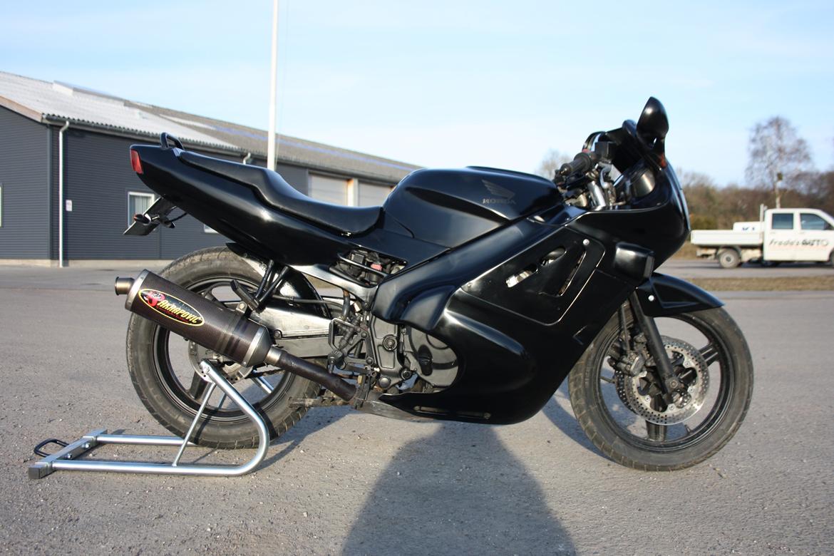 Honda CBR 600F PC 19/25 Black Pearl Edition billede 11