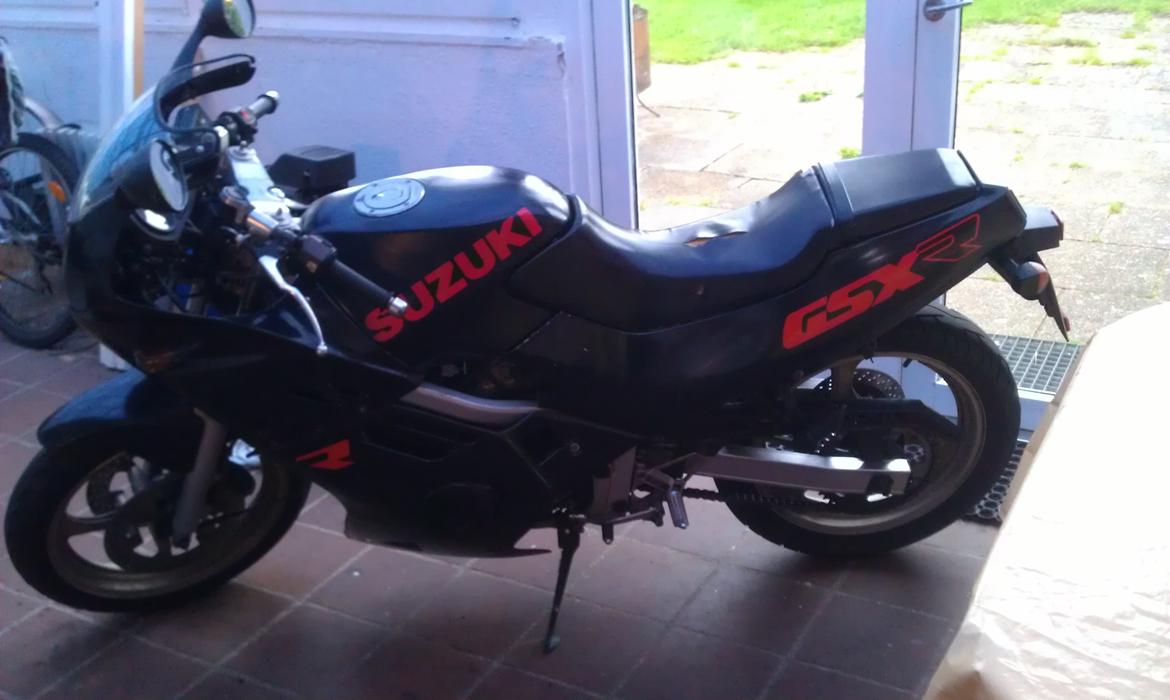 Suzuki GSX R - Dag 1. med den lille Suzuki og som man kan se er der meget som skal laves. billede 1