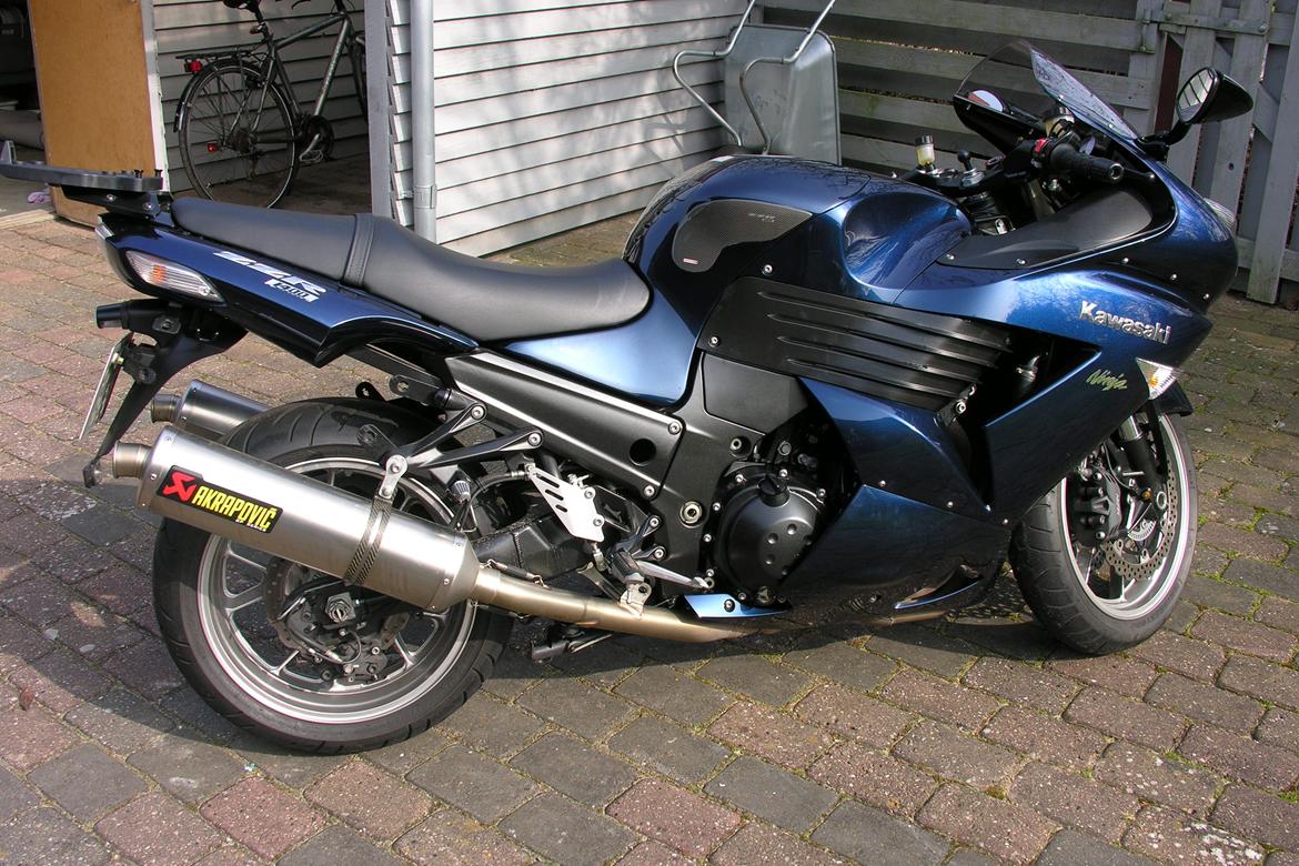 Kawasaki ZZR 1400 - Akrapovic potter og Ninja skilte billede 6