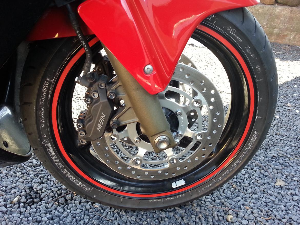 Honda CBR 600 F4i - 10/3-2013: Nye skiver og nyt fordæk. billede 3