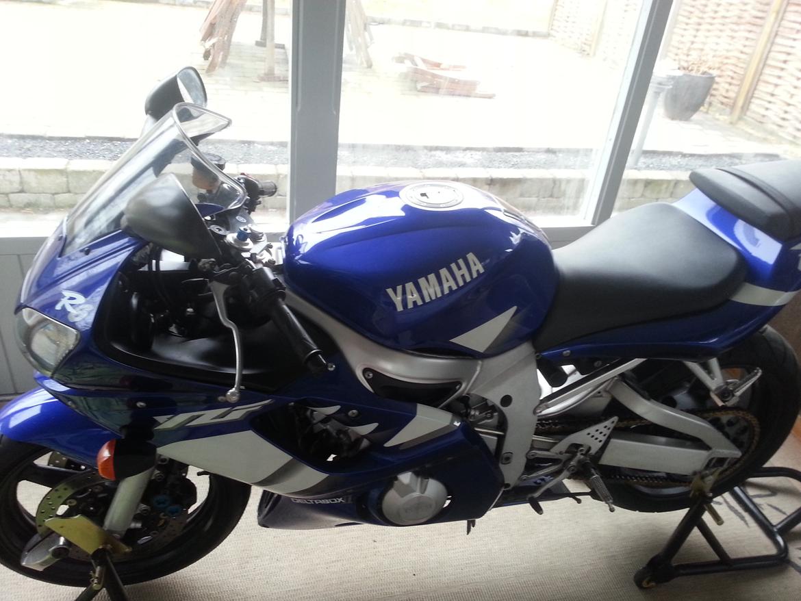 Yamaha Yzf R6 [Tidl Motorcykel] - Står og venter på sommer.  billede 3